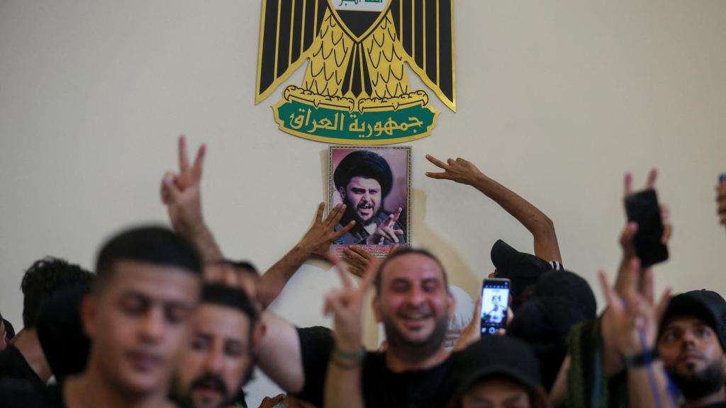 Manifestantes asaltan el Palacio Presidencial en Bagdad tras la retirada de Al Sadr