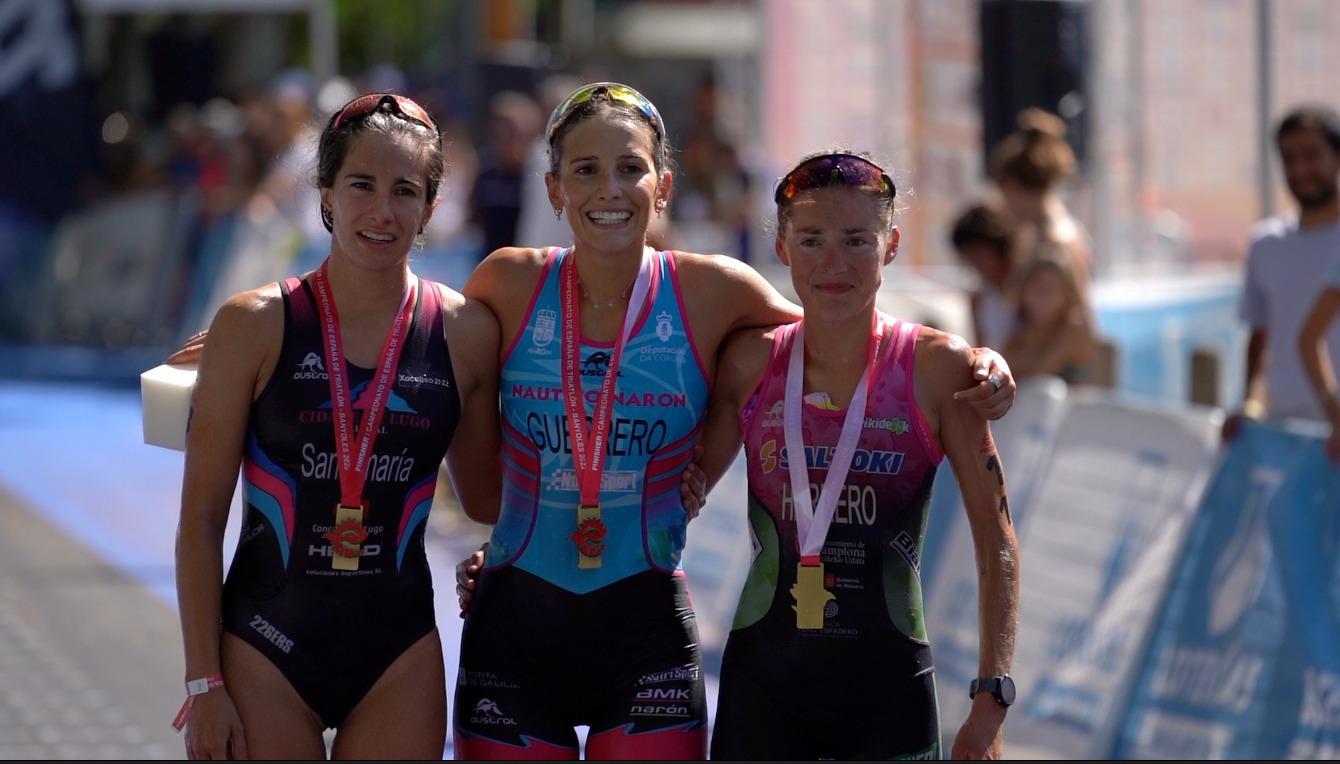 Sara Guerrero junto a la segunda y tercera clasificada. Imagen: cedida