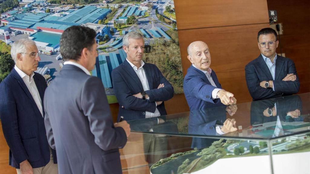 Visita del presidente de la Xunta, junto a los conselleiros de Medio Rural y de Economía, a Coren.