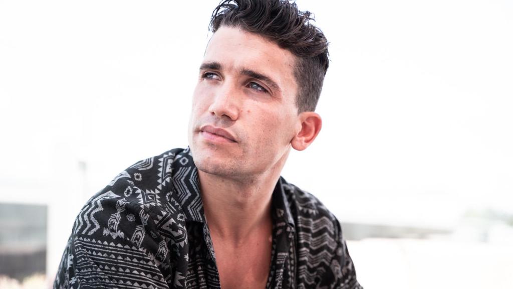 El actor Jaime Lorente, protagonista de '42 segundos', durante la entrevista con EL ESPAÑOL | Porfolio