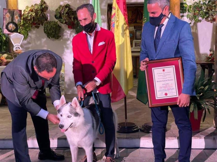 Halong, recibiendo la mención especial en el Dia Mundial del Turismo