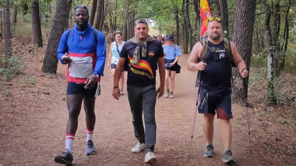 El activista Bertrand Ndongo, el concejal de Vox en El Molar, Fernando Hernández, y David, simpatizante de Macarena Olona.