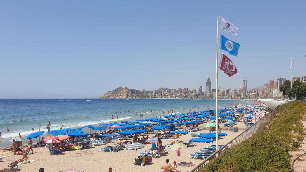 Las playas de Benidorm durante este verano, el que será el más cálido desde que hay registros.