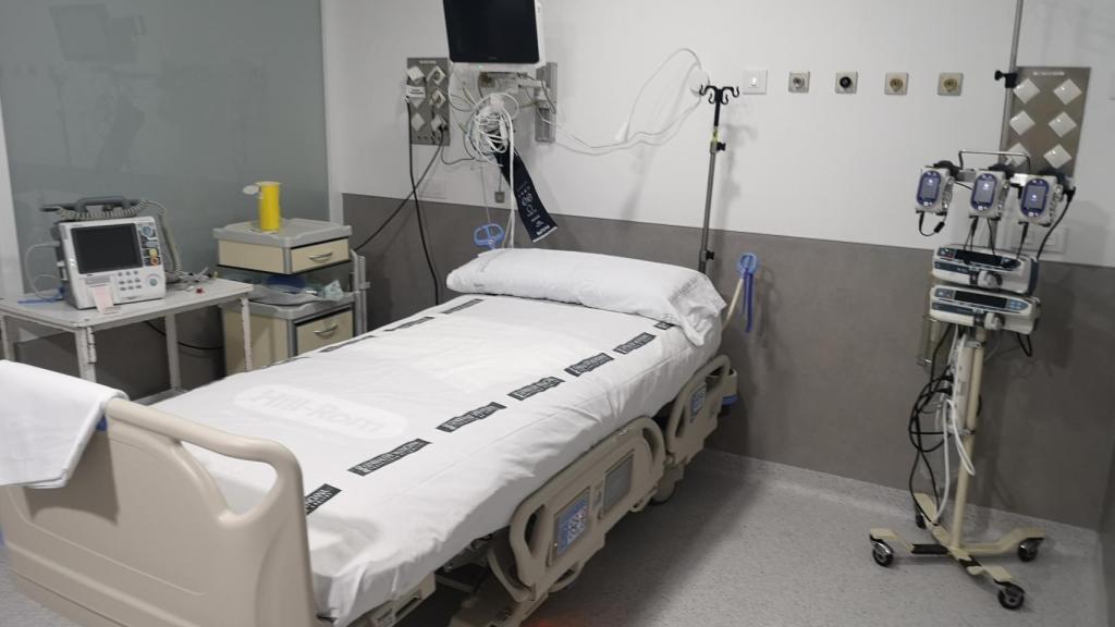 Las UCI en la Comunidad Valenciana llegan a su mínimo anual de ingresados por Covid. En la imagen la presentación de una de ellas.