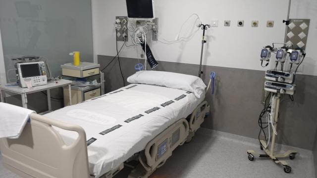 Las UCI en la Comunidad Valenciana llegan a su mínimo anual de ingresados por Covid. En la imagen la presentación de una de ellas.