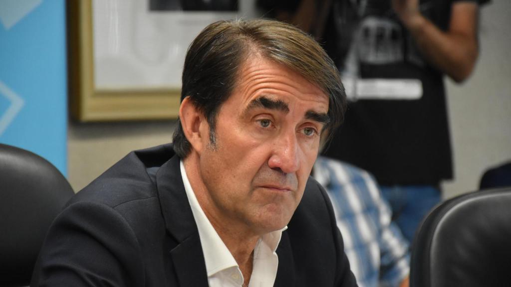 El consejero de Medio Ambiente, Vivienda y Ordenación del Territorio, Juan Carlos Suárez-Quiñones, y la delegada territorial de la Junta en Zamora, Clara San Damián, se reúnen con los alcaldes de los municipios afectados por los incendios en Zamora
