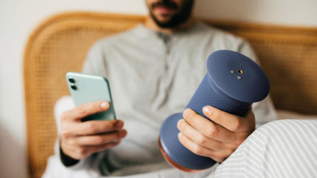 Un usuario con un estimulador de MyHixel.