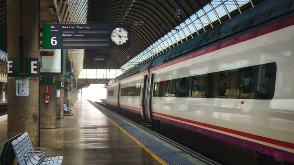 Guía para adquirir los abonos con descuento de Renfe a partir de este miércoles.