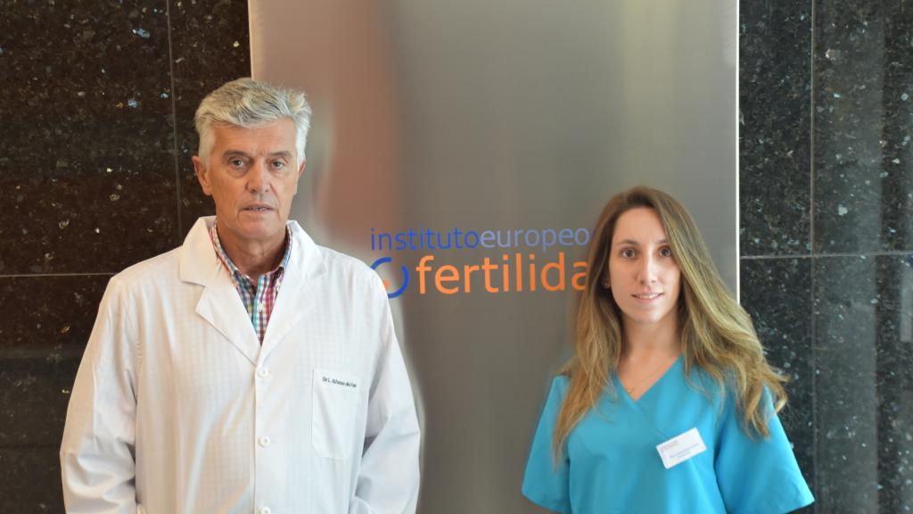 El doctor Alfonso de la Fuente y la doctora Marta Domínguez en el Instituto Europeo de Fertilidad ubicado en Valladolid