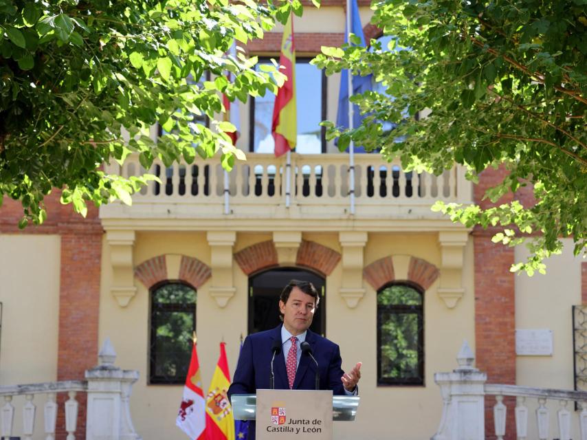 El presidente de la Junta, Alfonso Fernández Mañueco, durante la rueda de prensa de este miércoles.