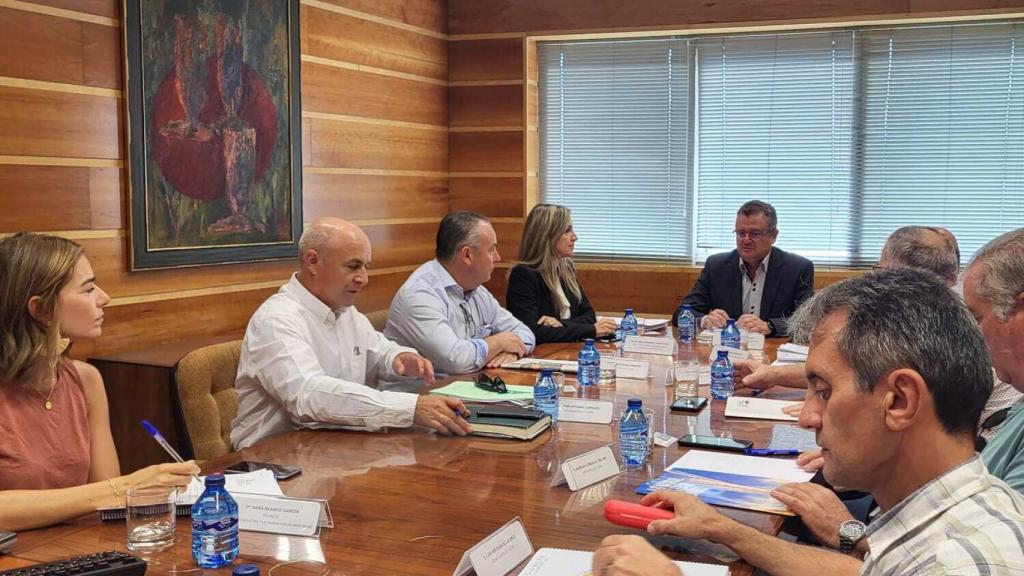 Gerardo Dueñas en la reunión de la Consejería de Agricultura con las OPAS