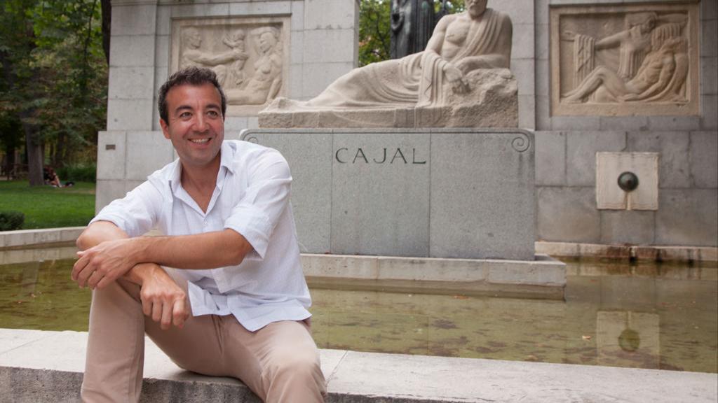 Ramón Calderón, cirujano plástico.