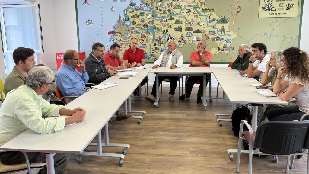 Reunión de las Mariñas Coruñesas con seis bodegas de la zona.