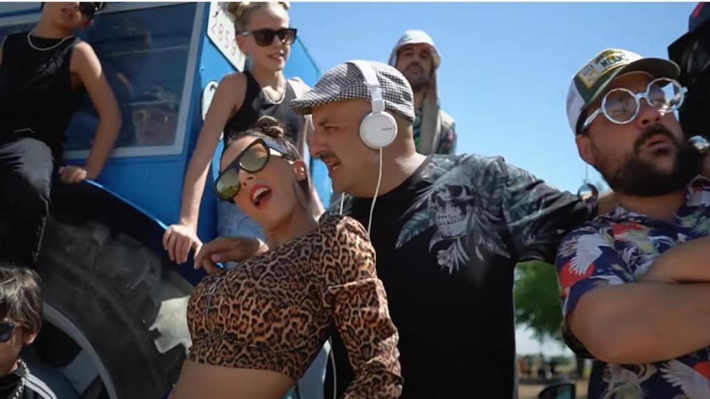 Agustín Durán junto a Gloria Santoro en el videoclip