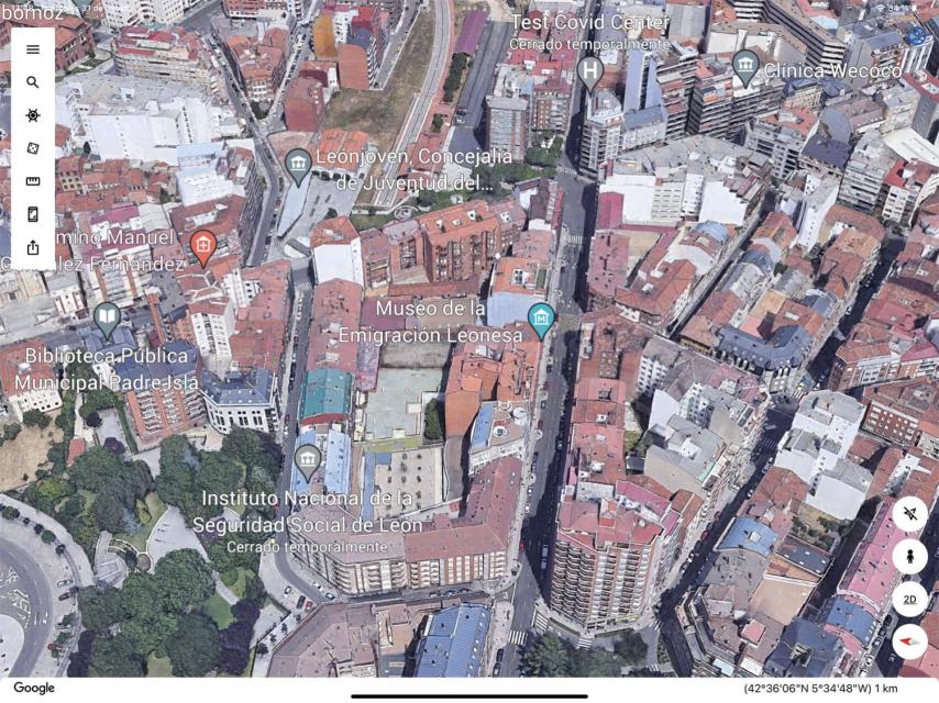 La estación radiotelegráfica fue instalada en un piso del centro de León, en el número 13 de la avenida Suero de Quiñones, casi enfrente del actual Museo de la Emigración Leonesa Radiotelegrafista.