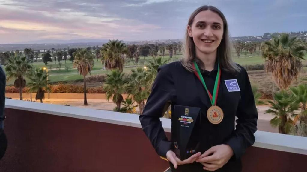 Jamie Hunter con su título.