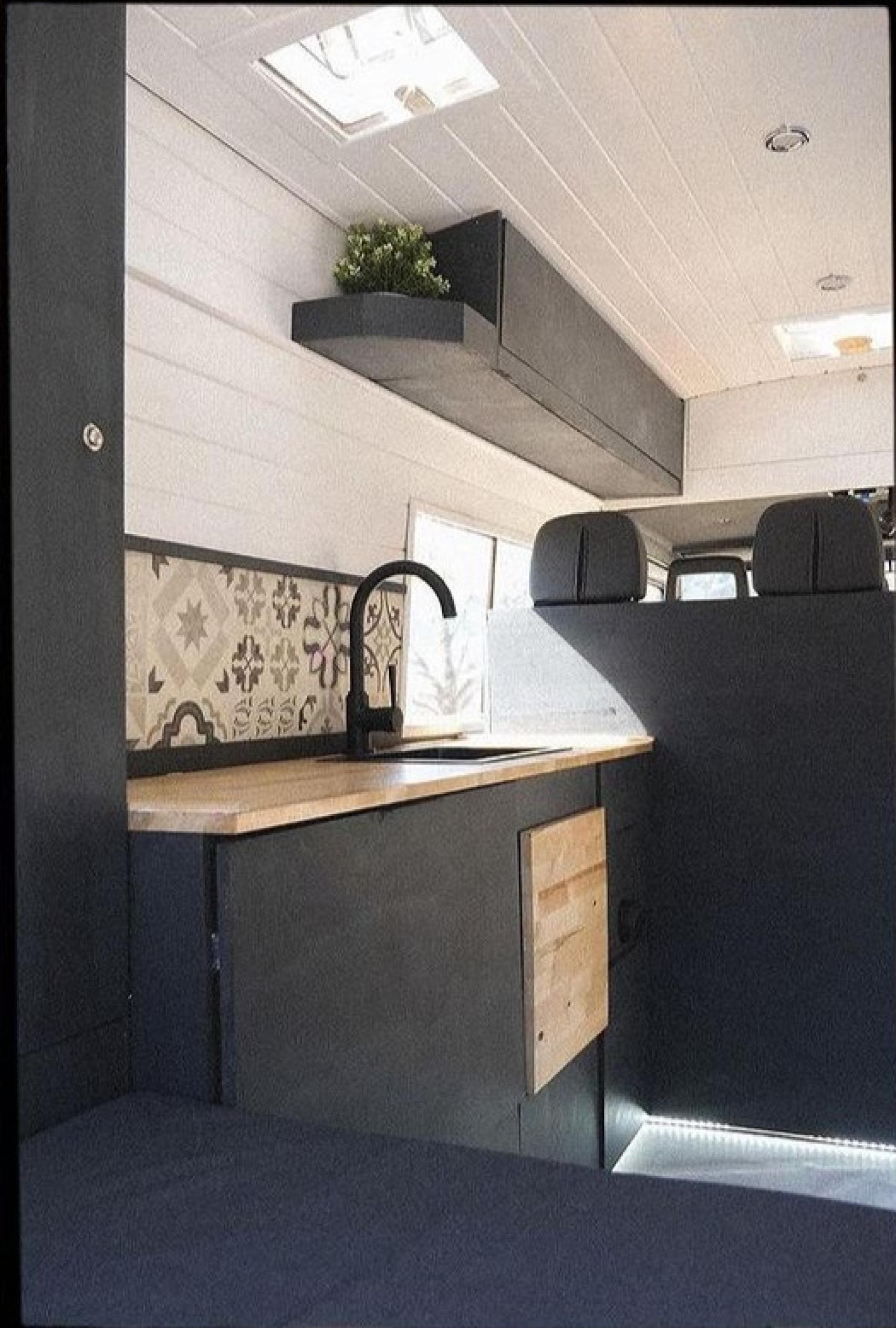 Imagen de la autocaravana por dentro