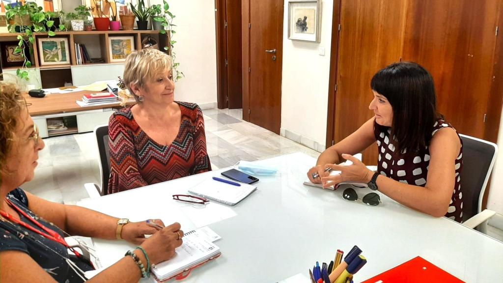 Lloria y García Layunta de la Conselleria de Sanidad con Parra, concejala en Sant Joan.