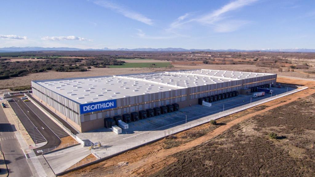 Centro logístico de Decathlon en Villadangos