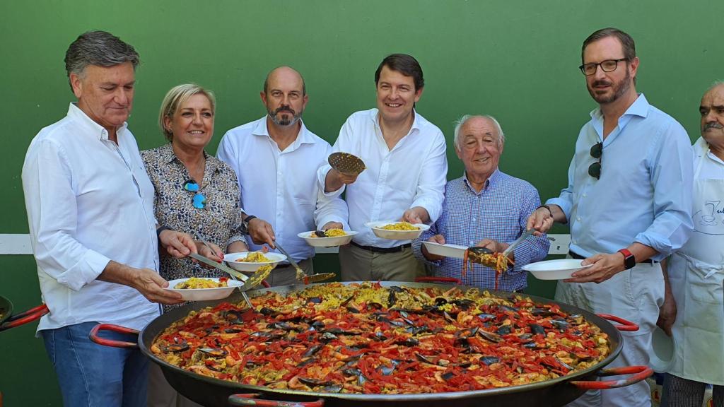 Mañueco durante la paella de inicio del curso político en Segovia
