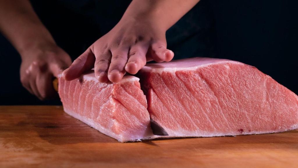 Un kaitai en directo para ver el despiece del atún rojo