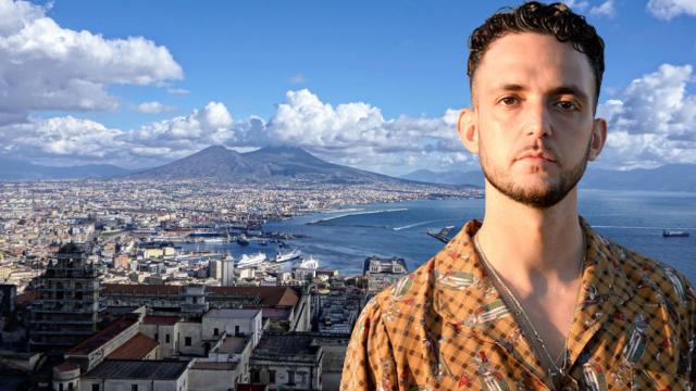 C. Tangana junto a la ciudad de Nápoles en un montaje de JALEOS.
