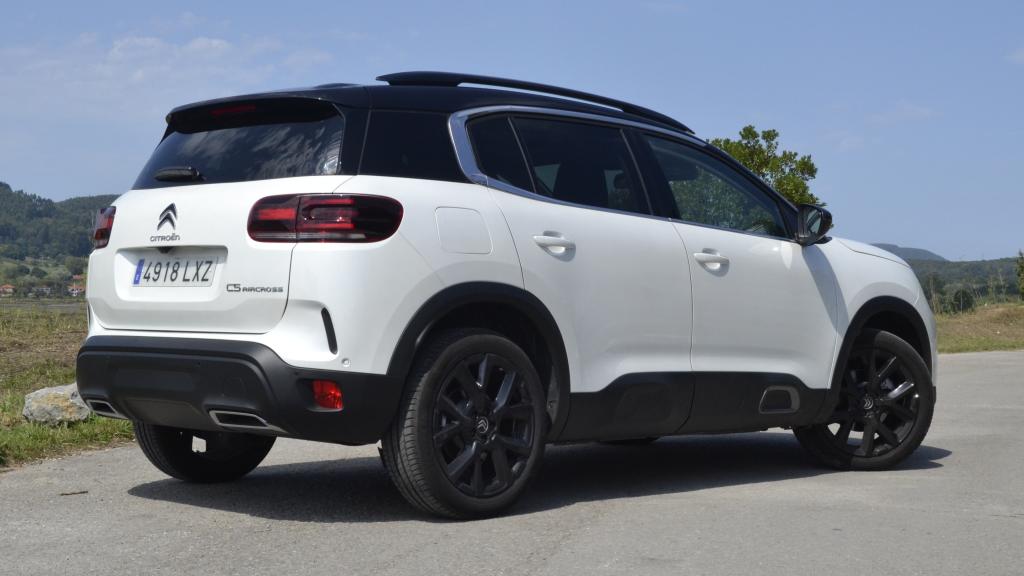 En la parte trasera se integran los faros con efecto 3D .