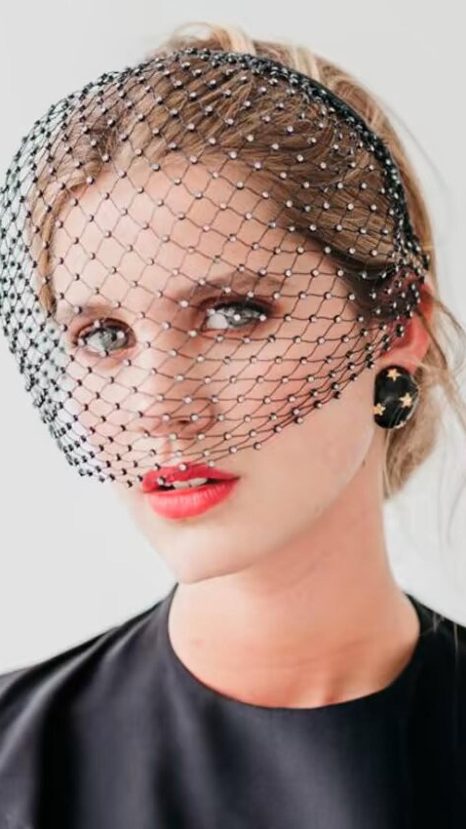 Tocado rejilla con joya