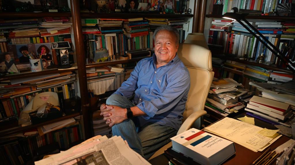 El exalcalde de jerez posa para EL ESPAÑOL en su despacho.