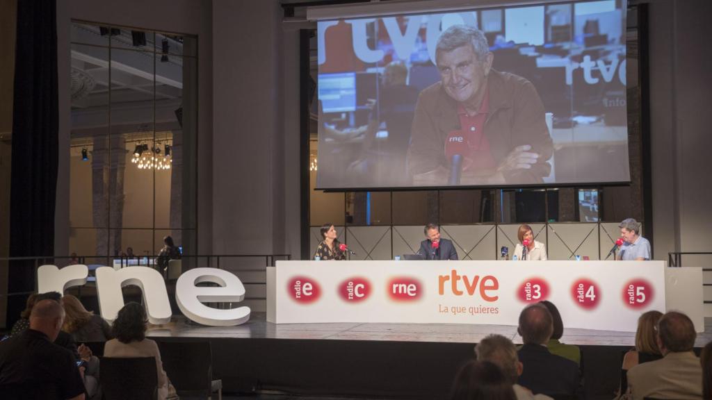 Pérez Tornero, en la presentación de RNE a través de un plasma.