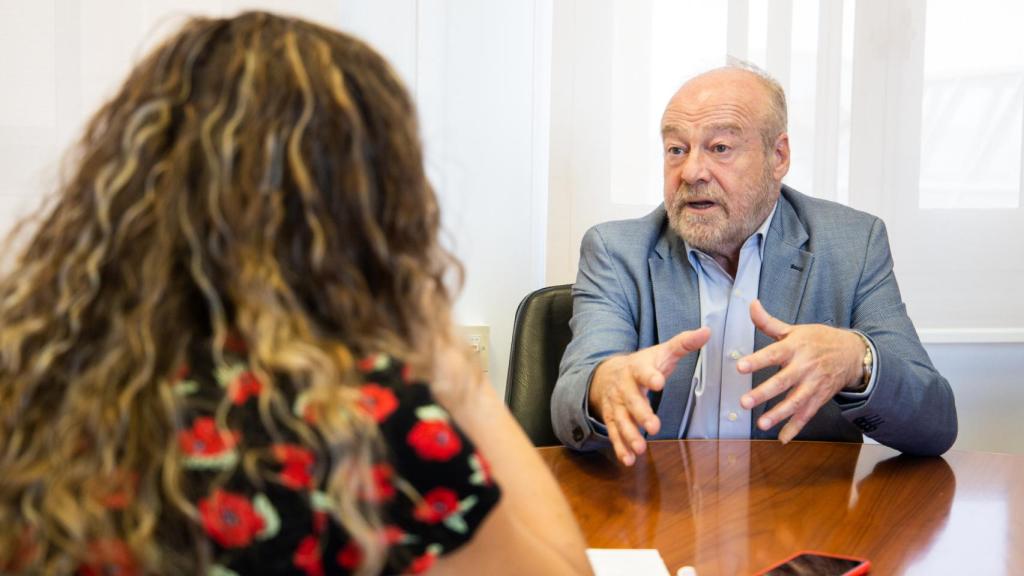 José Manuel Bar y la periodista de El Español Irene Pérez.