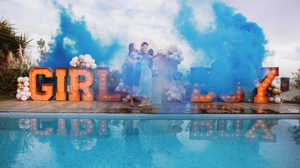 'Baby shower' donde revelan el sexo del bebé.