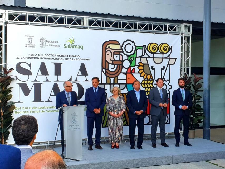 El presidente de la Diputación de Salamanca, Javier Iglesias, la subdelegada del Gobierno, María Encarnación Pérez, el alcalde, Carlos García, el presidente de la Junta, Alfonso Fernández Mañueco y el vicepresidente, Juan García-Gallardo, en la presentación de Salamaq 22, este viernes.