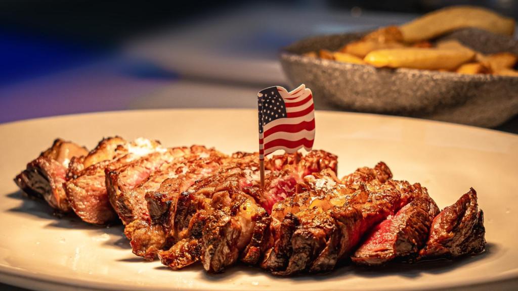 Plato de Pedro Nel en Etéreo