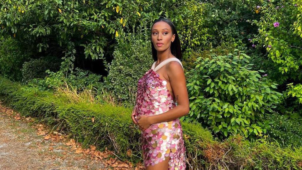 Ana Peleteiro ha mostrado los detalles de su vestido en sus redes sociales.