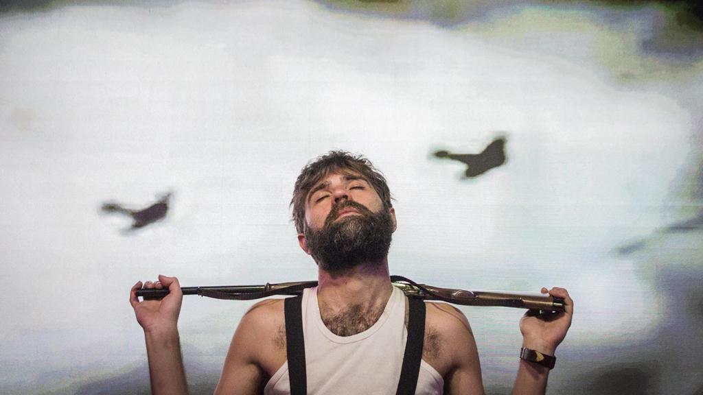 José Fernández es Hemingway en el Teatro del Barrio.