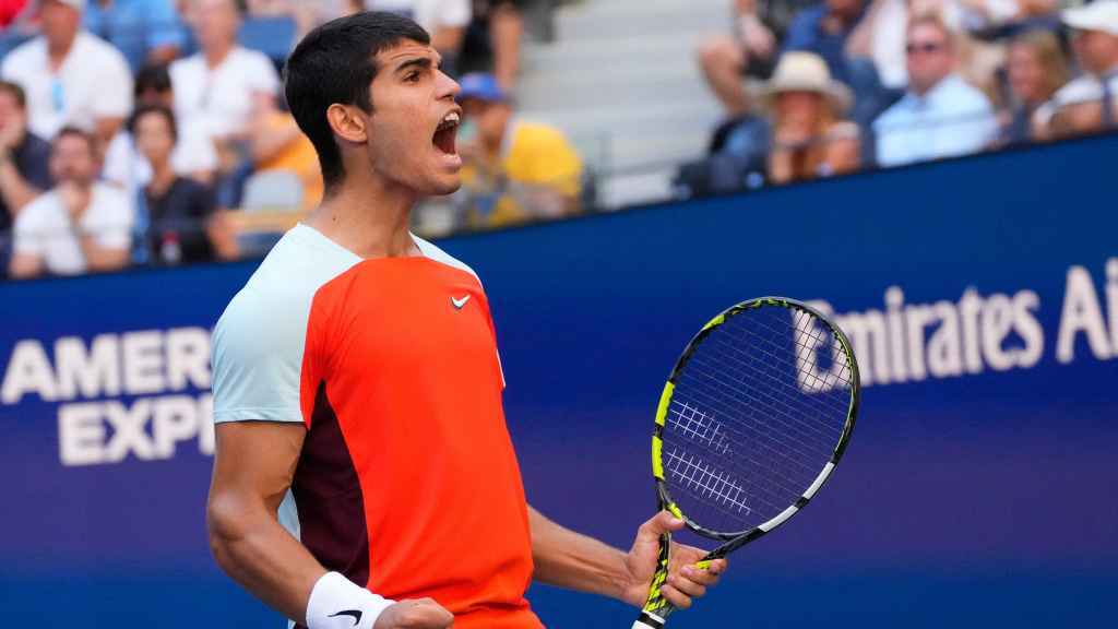 Carlos Alcaraz celebra.