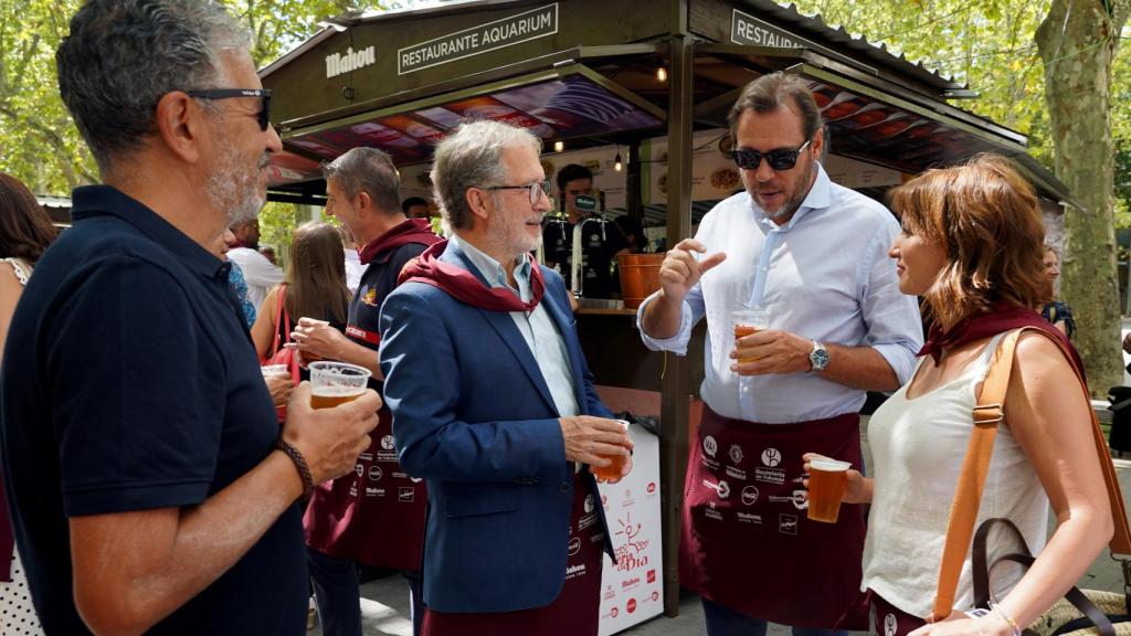 El alcalde de Valladolid, Óscar Puente, y el presidente de la Asociación de Hostelería de Valladolid, Jaime Fernández, inauguran oficialmente la Feria de Día 2022, con motivo de las fiestas de la Virgen de San Lorenzo