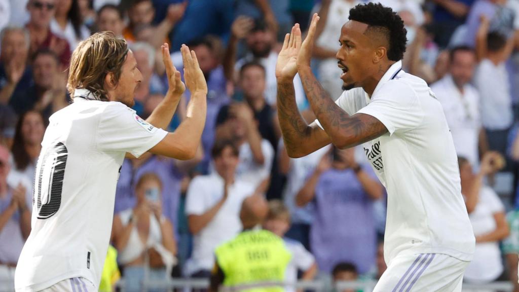 Luka Modric y Eder Militao se animan.