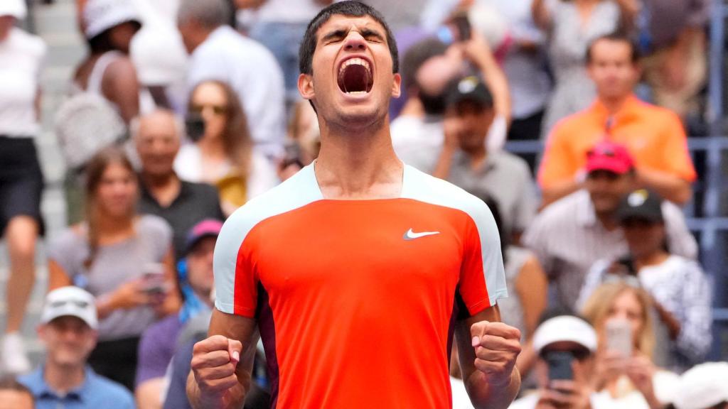 Carlos Alcaraz celebra su victoria ante Jenson Brooksby.