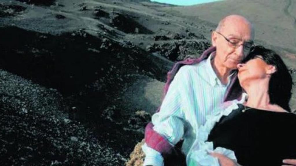 José Saramago y Pilar del Río, en Lanzarote.