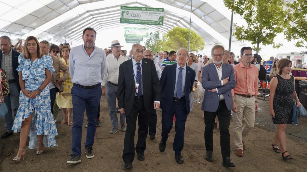 Óscar Puente, durante su visita a las casetas regionales