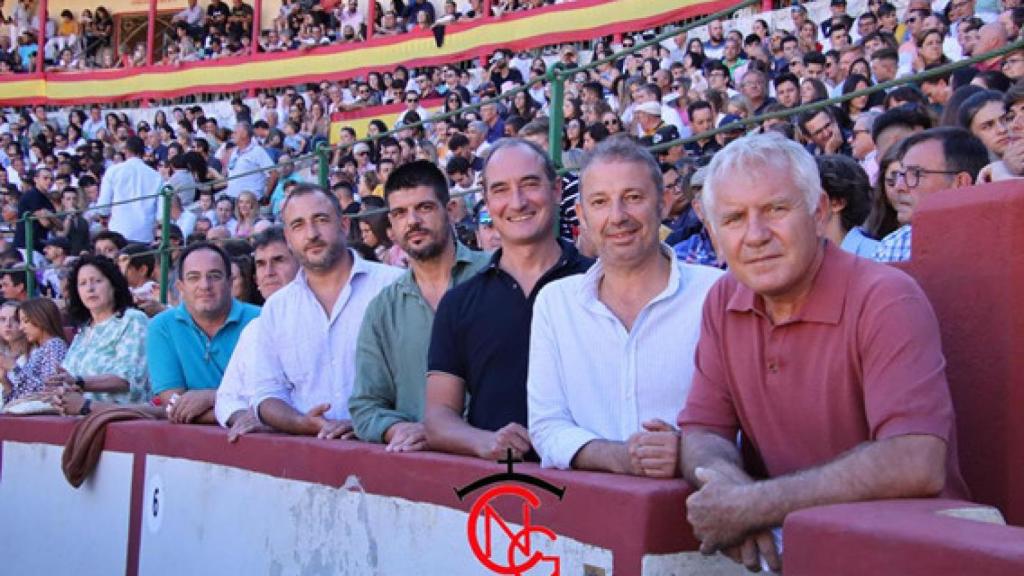 El equipo médico de la enfermería de la plaza de toros en el burladero de médicos