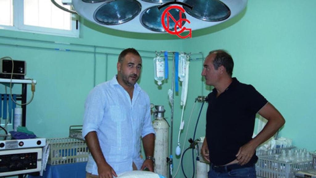 El doctor Merino en la mesa de operaciones