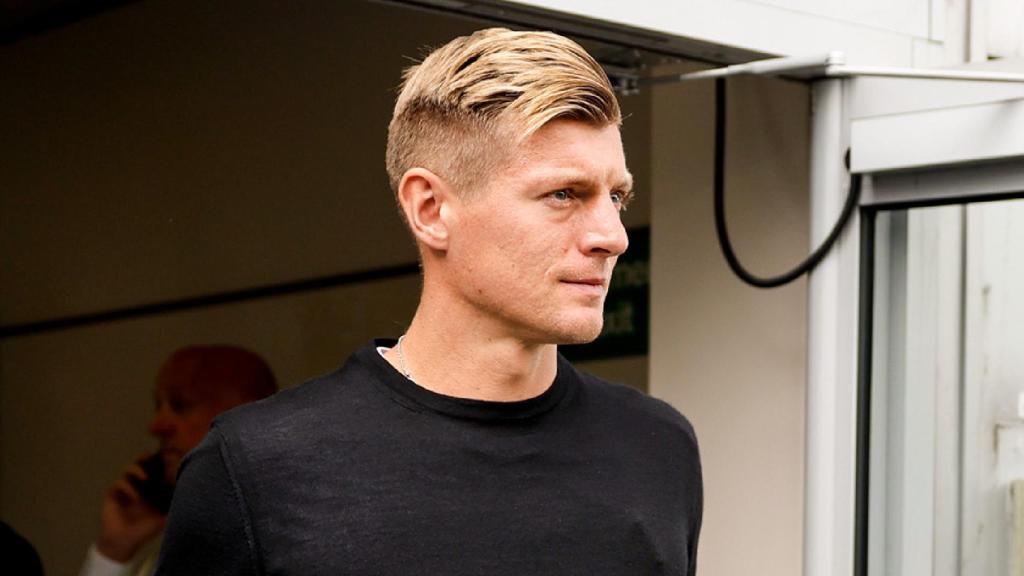 Toni Kroos tras un viaje de avión.