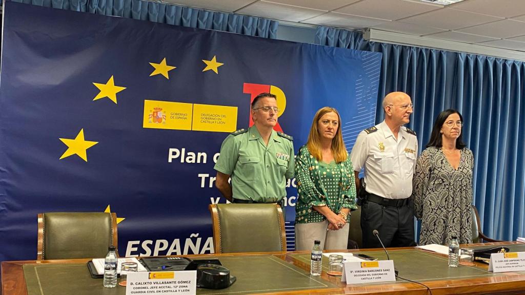 El jefe superior de Policía, Juan José Campesino, la delegada del Gobierno, Virginia Barcones, el coronel jefe accidental de la XII Zona de la Guardia Civil, Calixto Villasante, y la subdelegada del Gobierno en Valladolid, Alicia Villar, presentando los datos del número de Policía Nacional y Guardia Civil