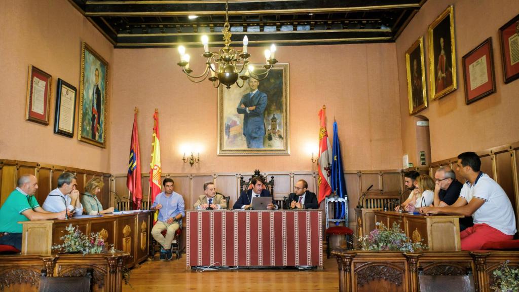 El consejero de Medio Ambiente se reúne con los alcaldes de los municipios salmantinos afectados por incendios forestales