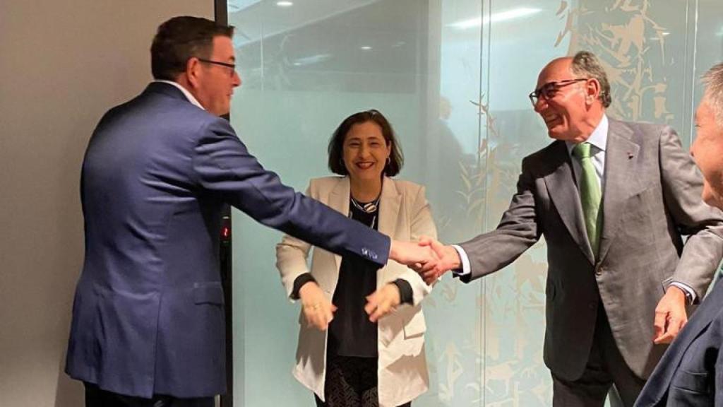 Daniel Andrews, Lilly D’Ambrosio e Ignacio Sánchez Galán, de izquierda a derecha.