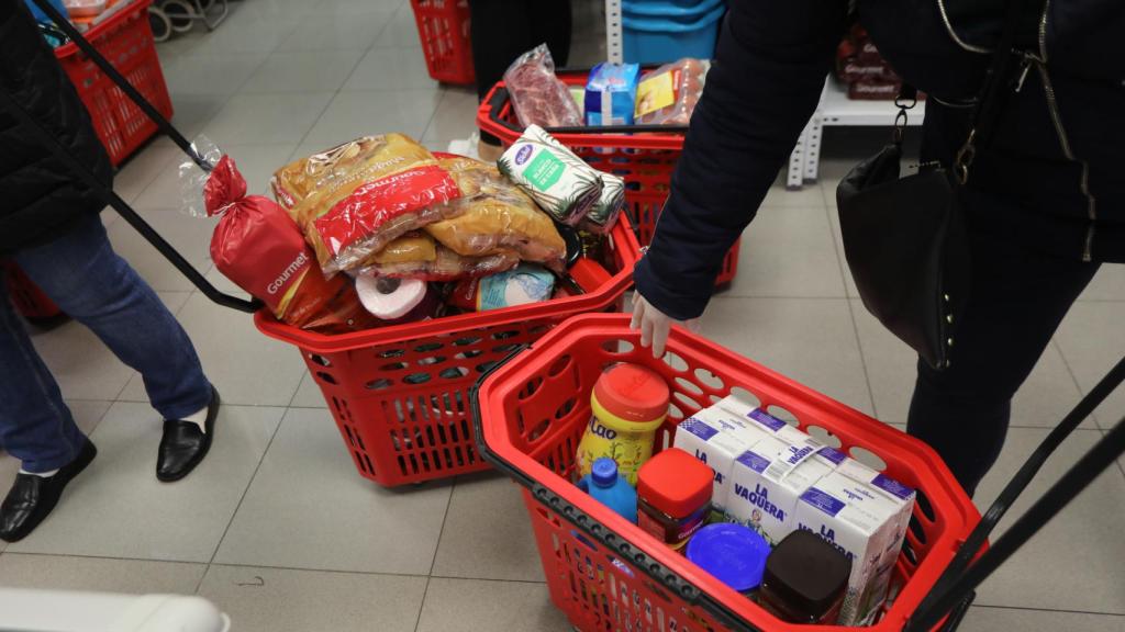 Cesta de la compra en un supermercado.