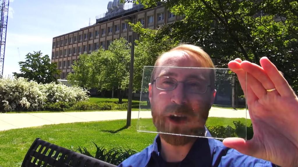 Prototipo del panel solar transparente.